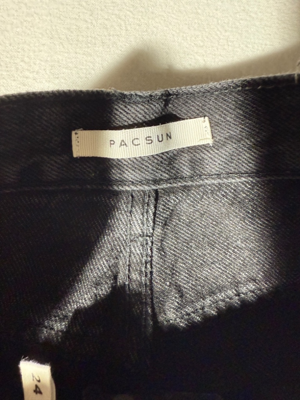 PacSun High Rise Distressed Black Mom Jeans Women’s 24 - Picture 2 of 4